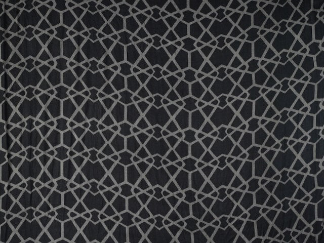Ahmaddy Schal Geos Grau detail, Geometrisches Muster, Schwarz-Grau, 1x2m am Model