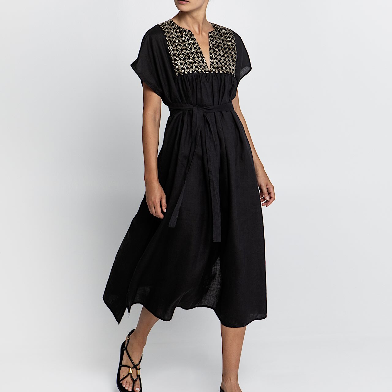 Cross Kleid Schwarz 3 - Kori: Midischnitt, Ramie, Schwarz, Goldstick, Kurzarm