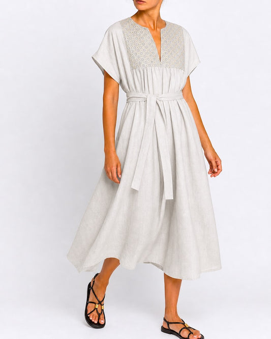 Cross Kleid grau gold front sw - Kori: Leinen, goldene Stickereien vorne hinten, kurze Ärmel