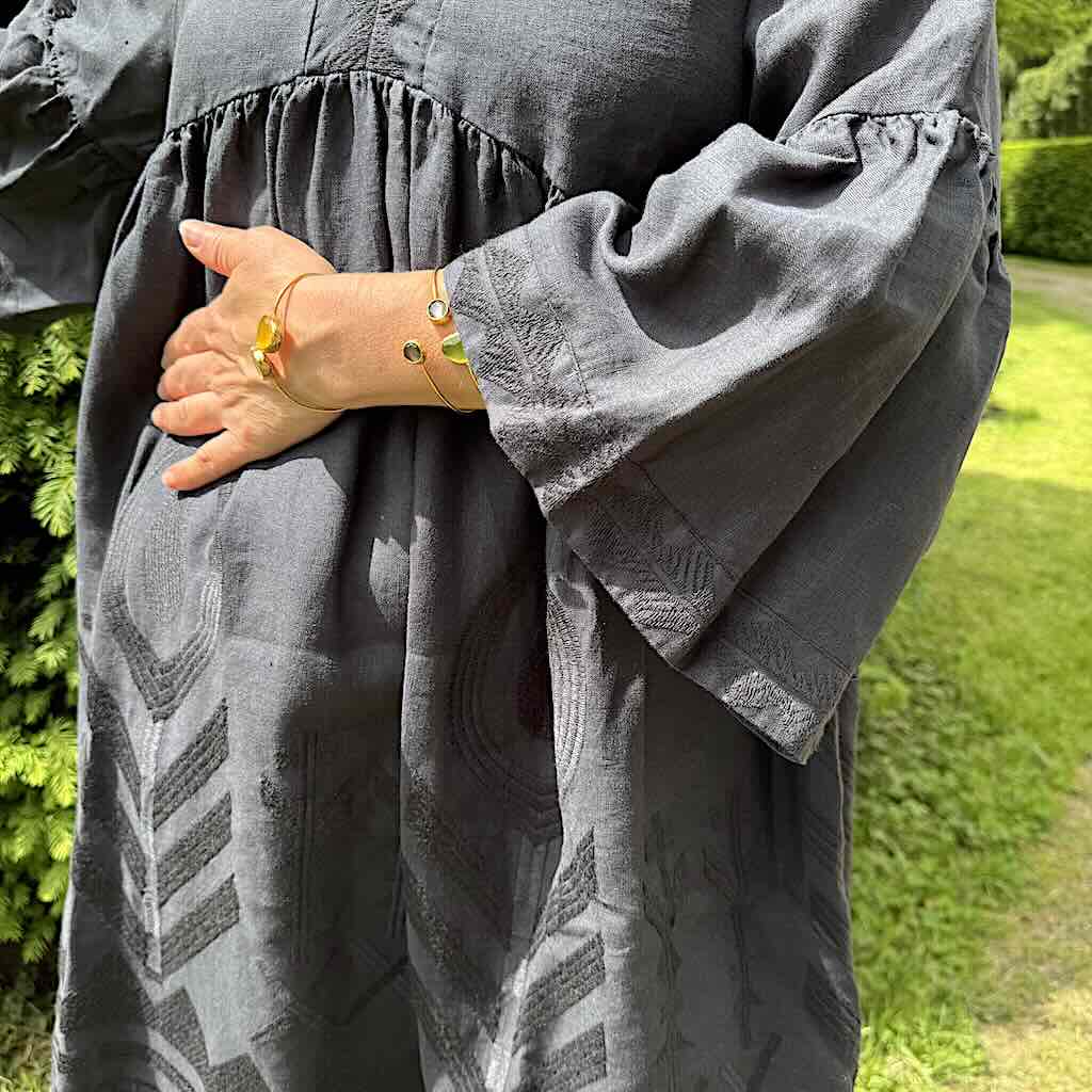 Feder Kleid Anthrazit - Kori: Leinen, Midi, Stickereien