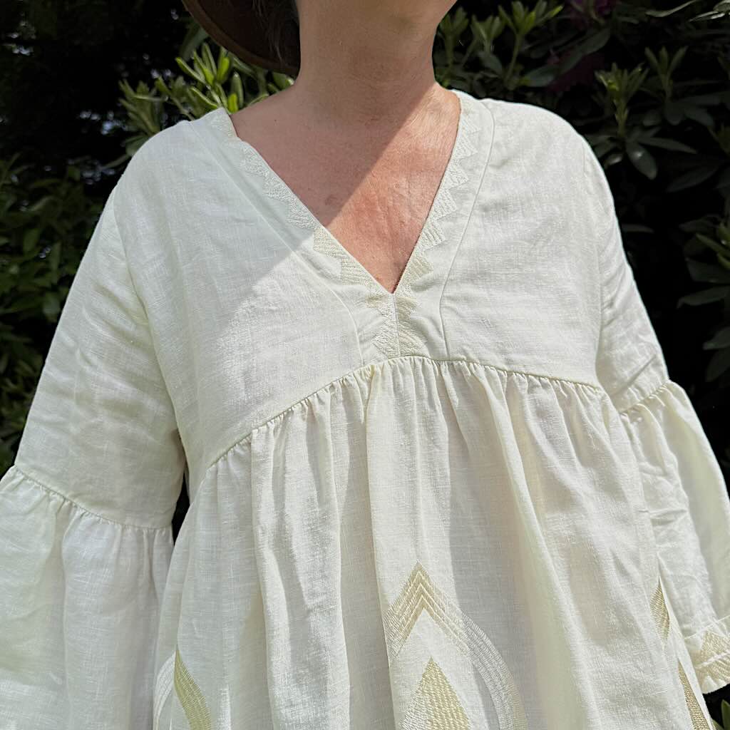 Feder Kleid natur 1 - Kori: Midikleid, Leinen, Stickereien, Ärmel