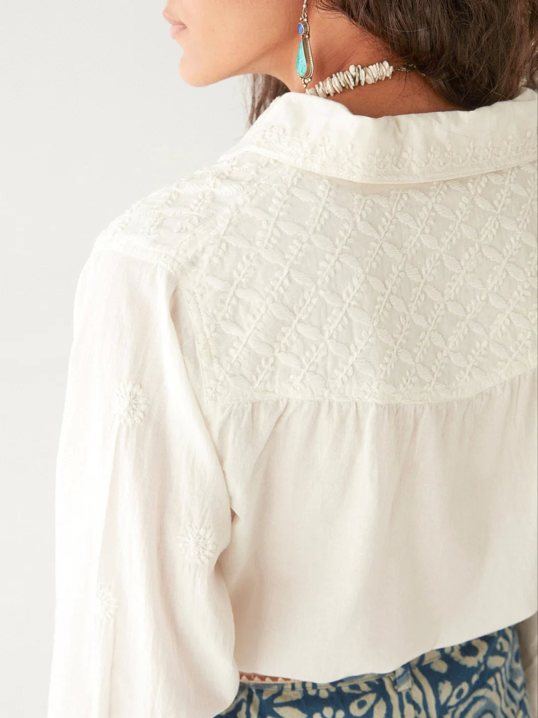 Ganges Bluse creme 3 - Maison Hotel: Baumwolle, Sickereien, Knopfleiste, Hemdkragen