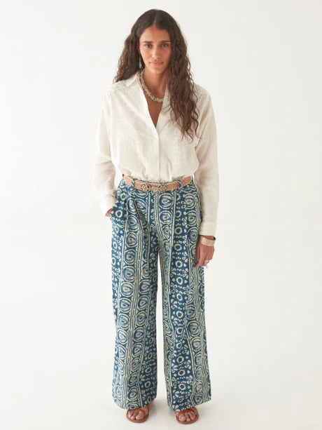 Giselle Hose Blau 2 - Maison Hotel: Baumwolle, Batikdruck, Taschen
