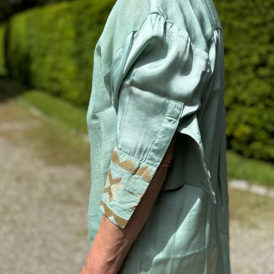 Lefkada Hemdkleid Seegrün 4 - Kori: Midikleid, Ramie, Goldstickerein, Taschen