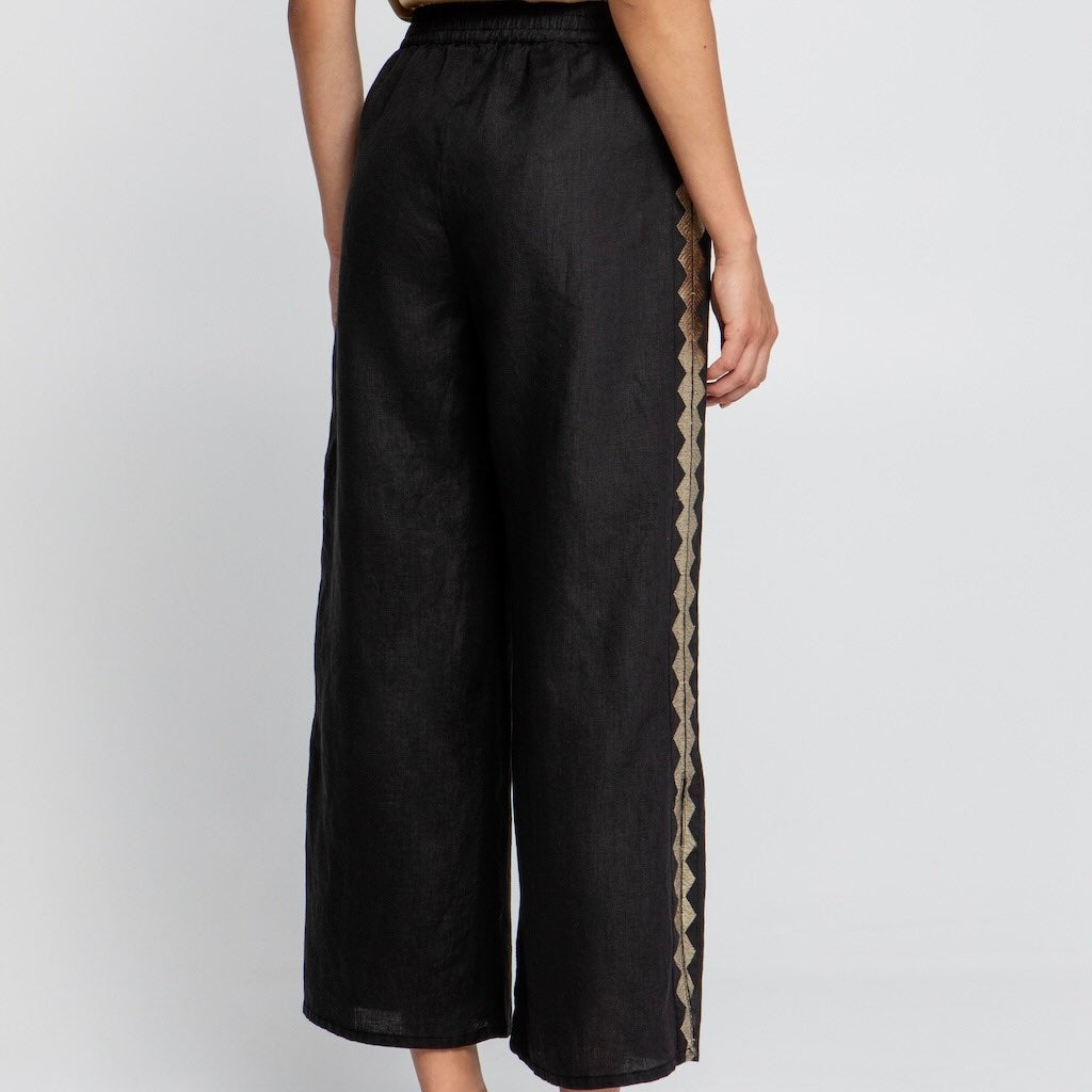 Pfeil Hose schwarz 3 - Kori: 7/8 Leinenhose, elastischer Bund, Stickerei