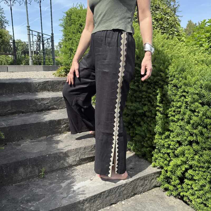 Pfeil Hose schwarz 4 - Kori: 7/8 Leinenhose, elastischer Bund, Stickerei