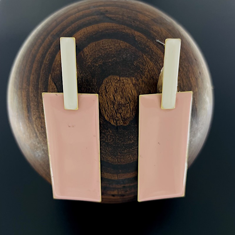 Rosasteg r - Emaille Ohrringe: Weisser Ohrstecker, rosa Rechteck
