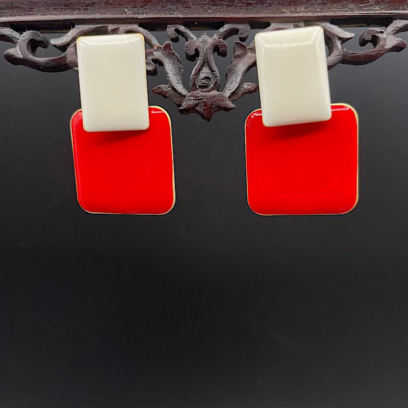 RotWeiss - Emaille Ohrringe: Weisser Ohrstecker, rotes Quadrat