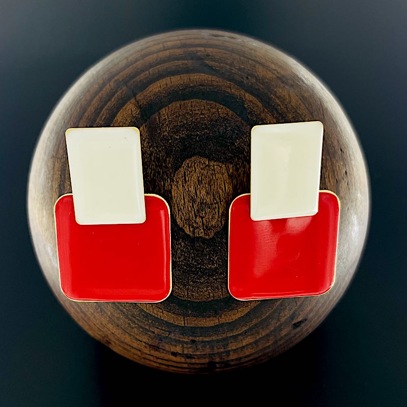 RotWeiss r - Emaille Ohrringe: Weisser Ohrstecker, rotes Quadrat