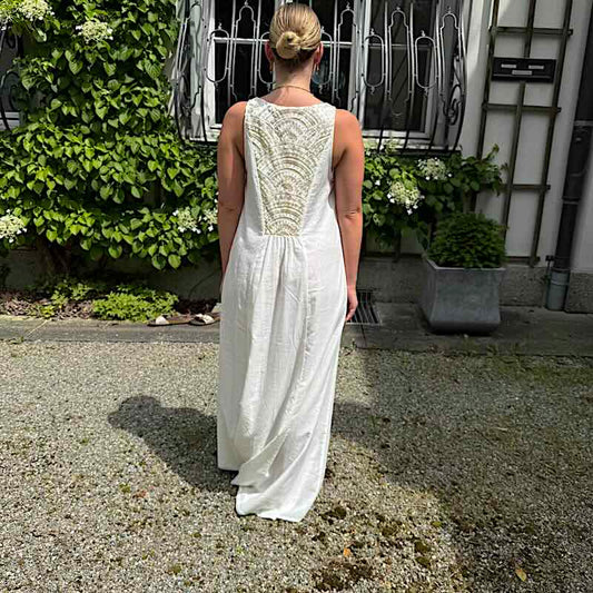 Triangle Kleid Champagne - Kori: Maxikleid Baumwolle, schulterfrei, Stickereien, Taschen