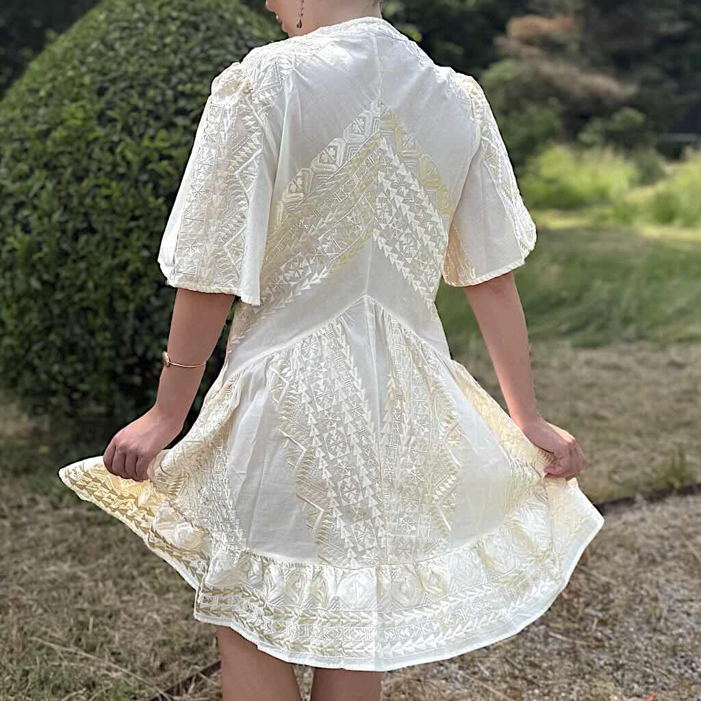 Triangle Kleid kurz 6 - Kori: Baumwolle, kurze Ärmel, Stickereien