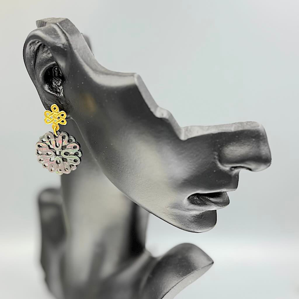 Zwei Mandala - Mojo Goldene Ohrringe: Ohrstecker, Perlmutt, Mandalaformen