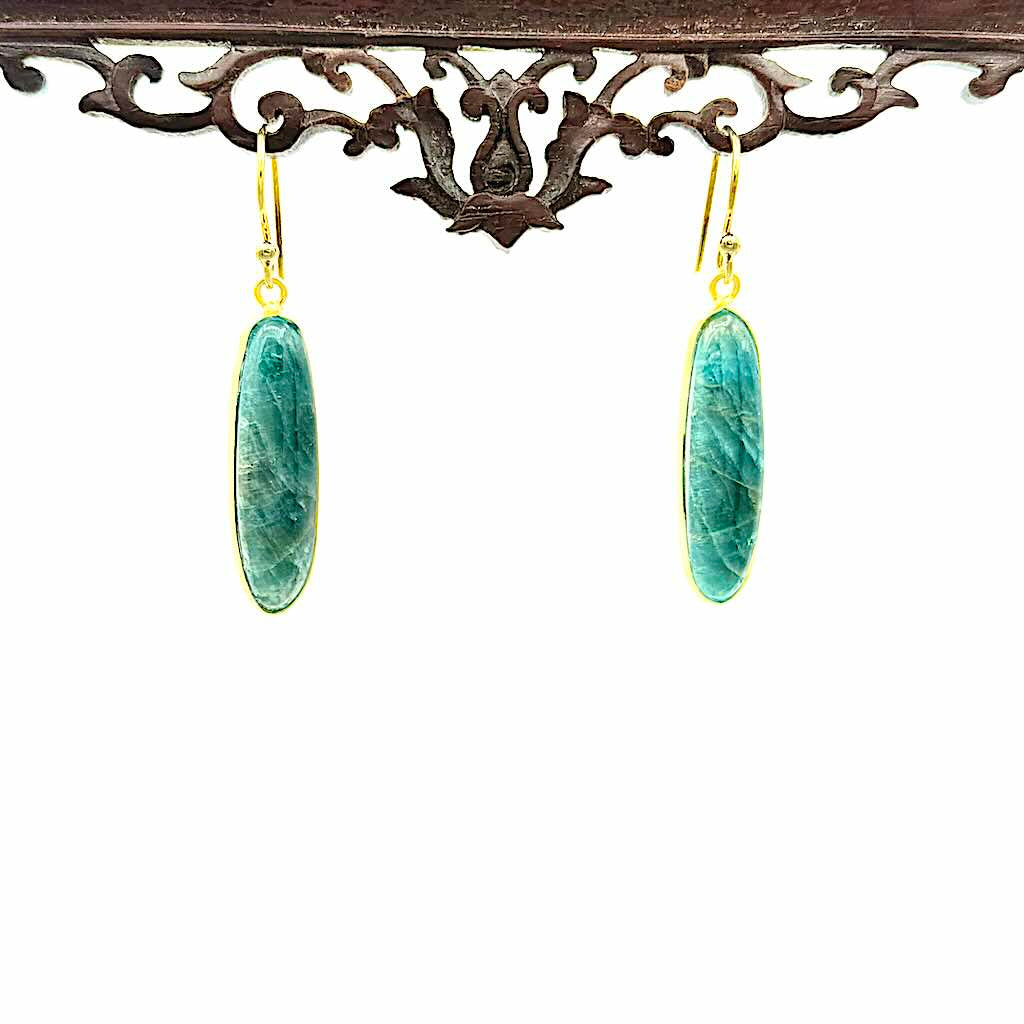 Amazonit lang 10 - Mojo Goldene Ohrringe: Ohrhaken, Amazonitcabochon