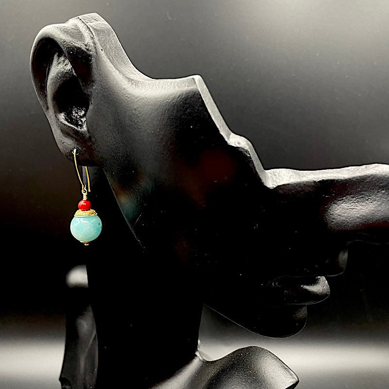 Azurit Perle oh - Vergoldete Ohrringe: Ohrhänger, rote Glasperle, antike Abdeckungen, Azurit