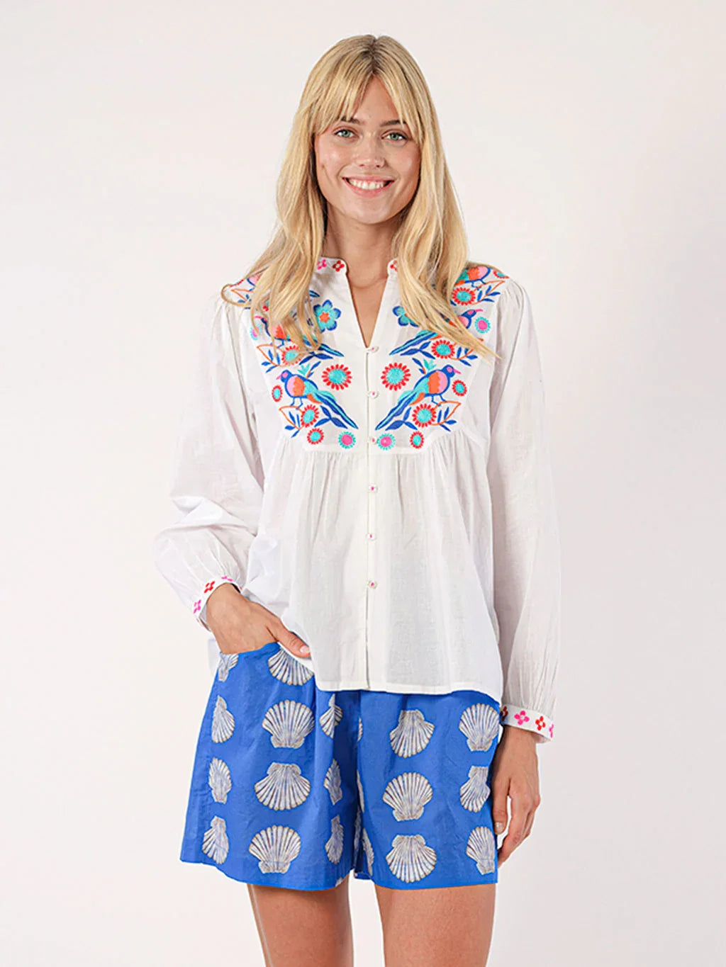 Catnep Bluse Voegel Ruecken - Nimo with Love mit bunter Vogel Stickerei, Studio