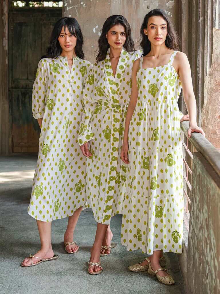 Cedar Kaftan Voegel trio - Nimo with Love, weiß, Punkte, Vogelstickerei, Baumwolle, Halblang