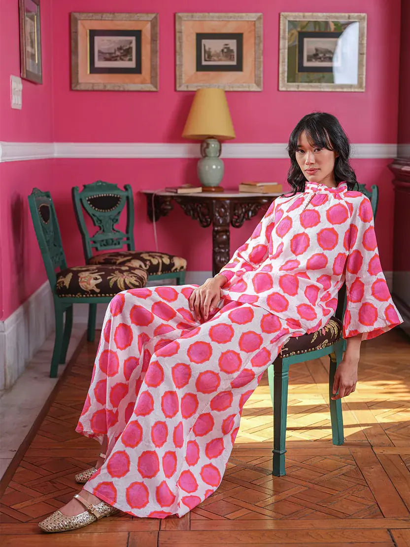 Flax Bluse iKat Pink life - Nimo with Love
Leinenbluse, Knöpfkragen, Tulpenärmel, pink-orange auf weiss