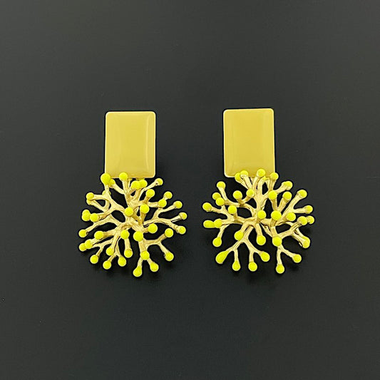 GelbKnospen - Mojo Enamel Earring: rechteckiger Ohrstecker, Knospenelement