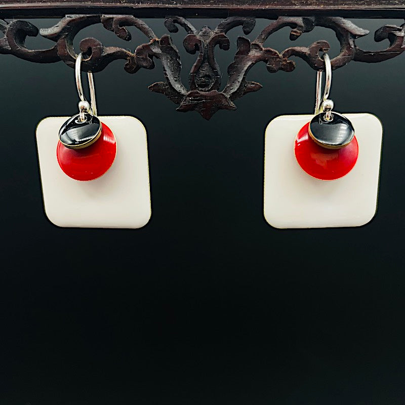 Japanblack - Emaille Ohrringe: Silber Ohrhaken, weisses Emailquadrat, rote-, schwarze Kreise