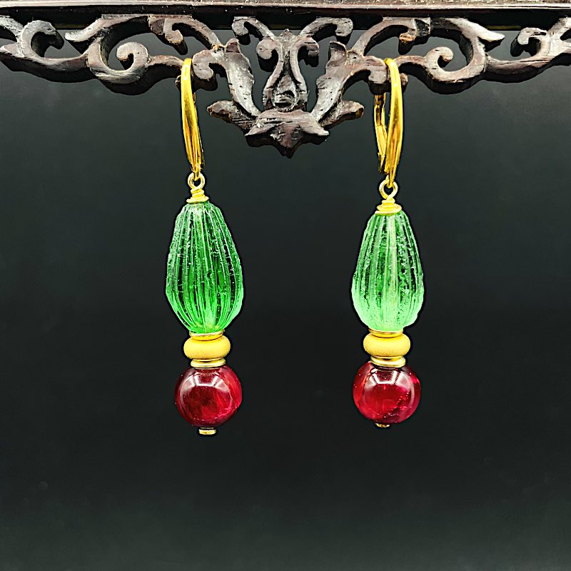 Kaktus r - Vergoldete Ohrringe: Klappohrhaken, Böhmische Perle, Tigerauge