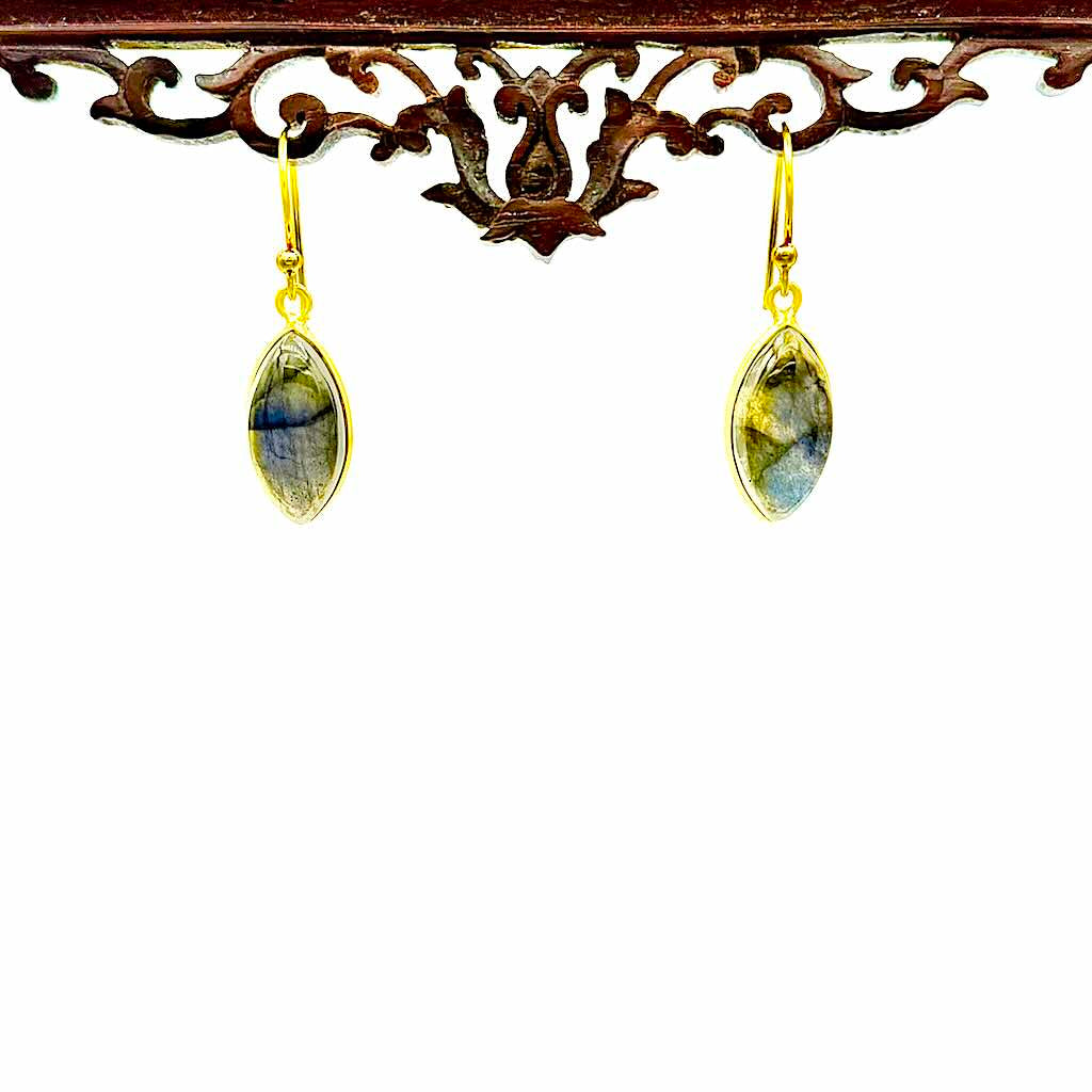 Labradorit oval - Mojo Goldene Ohrringe: Ohrhaken, Labradorit randgefasst