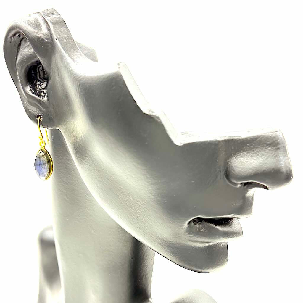 Labradorit oval 3 - Mojo Goldene Ohrringe: Ohrhaken, Labradorit randgefasst