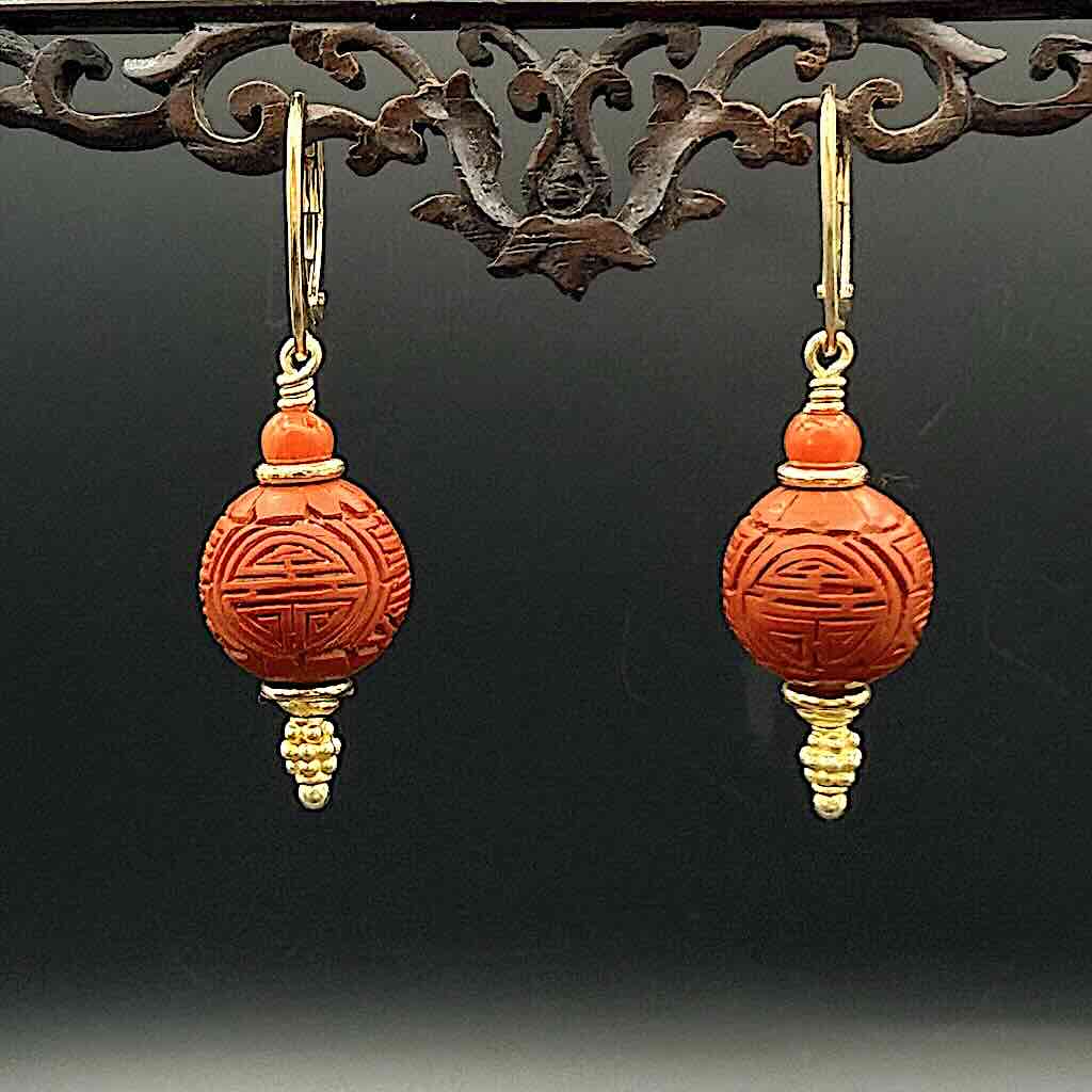 Lackperle Koralle Orn - Mojo Goldene Ohrringe: Klapphaken, Chinallackperle am Ornament