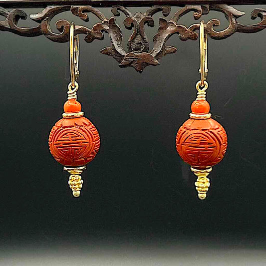 Lackperle Koralle Orn - Mojo Goldene Ohrringe: Klapphaken, Chinallackperle am Ornament