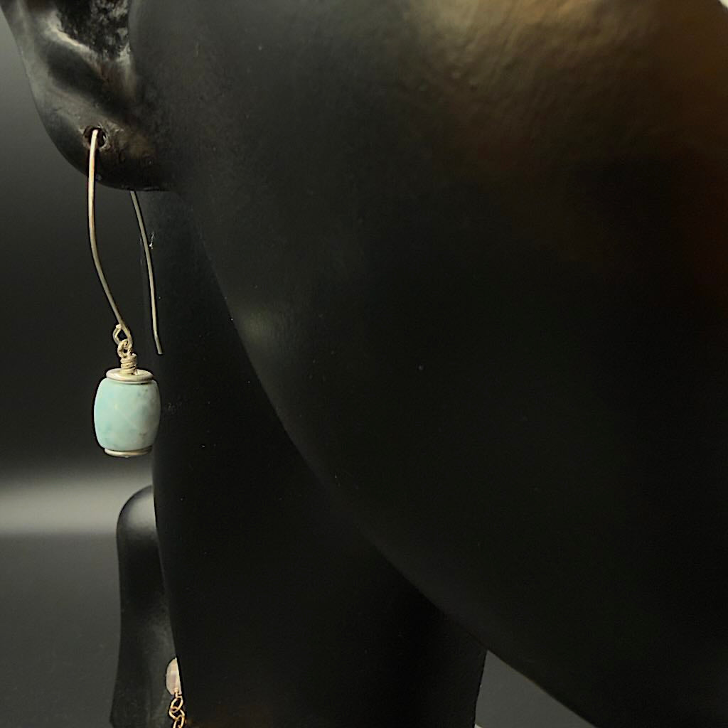 Larimar Tönnchen - Mojo Silber Ohrringe: Ohrhaken, Larimar, Silberscheiben, Ohr