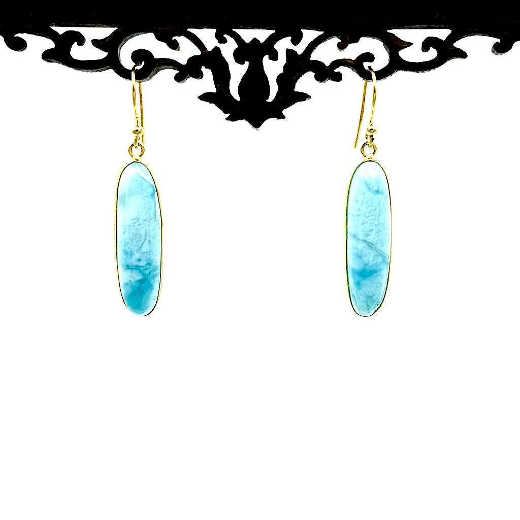 Larimar lang 1 - Mojo Goldene Ohrringe: Ohrhaken, randgefasster Larimar, lang