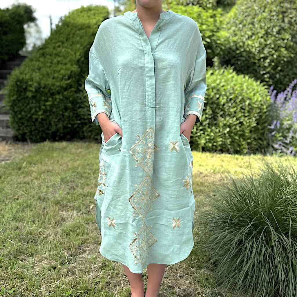 Lefkada Hemdkleid Seegrün - Kori: Midikleid, Ramie, Goldstickerein, Taschen