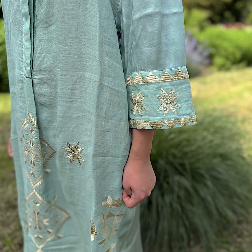 Lefkada Hemdkleid Seegrün 2 - Kori: Midikleid, Ramie, Goldstickerein, Taschen