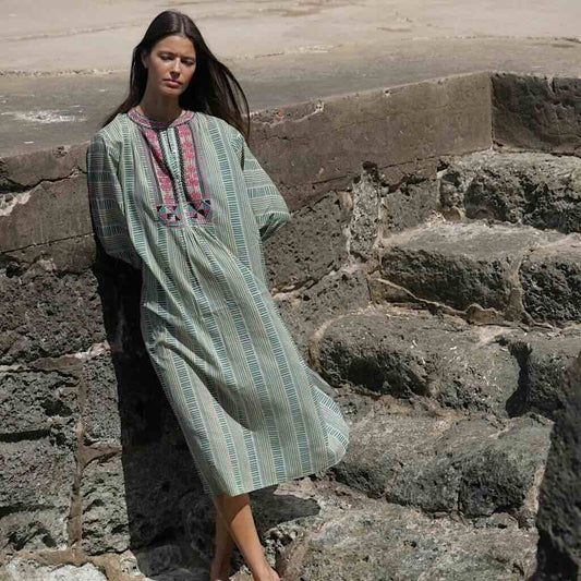 Nahui Kaftan 2 - Luna Llena: Baumwolle, grünes Muster, Stickerei