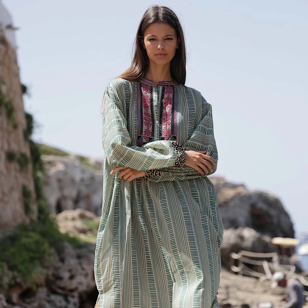Nahui Kaftan 3 - Luna Llena: Baumwolle, grünes Muster, Stickerei