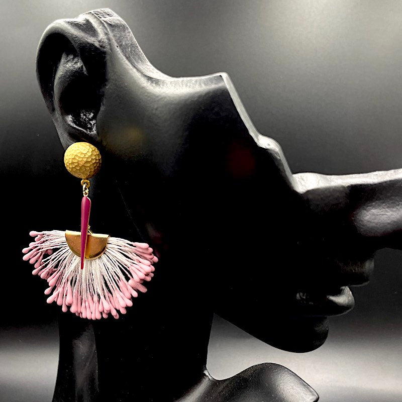 Pink Pfeil 2 - Mojo Goldene Ohrringe: Ohrstecker, Pfeilspitze, Baumwollfächer