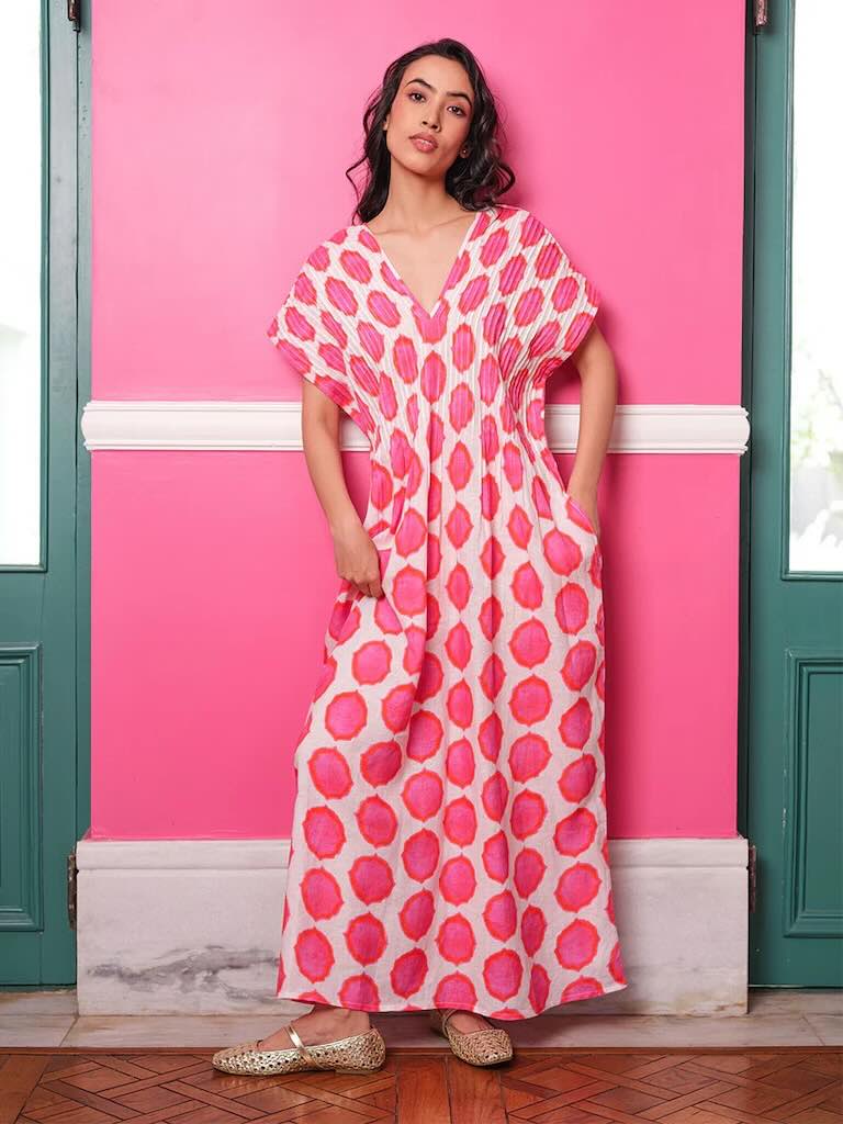 Sea Cale Kleid ikat Pink 2, Nimo with Love, Leinen, plissiertes Oberteil, V-Ausschnitt