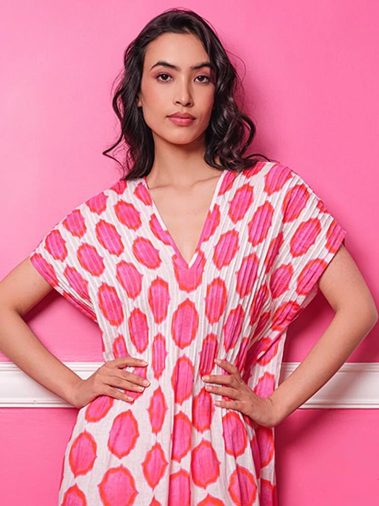 Sea Cale Kleid ikat Pink 3 - Nimo with Love, Leinen, plissiertes Oberteil, V-Ausschnitt