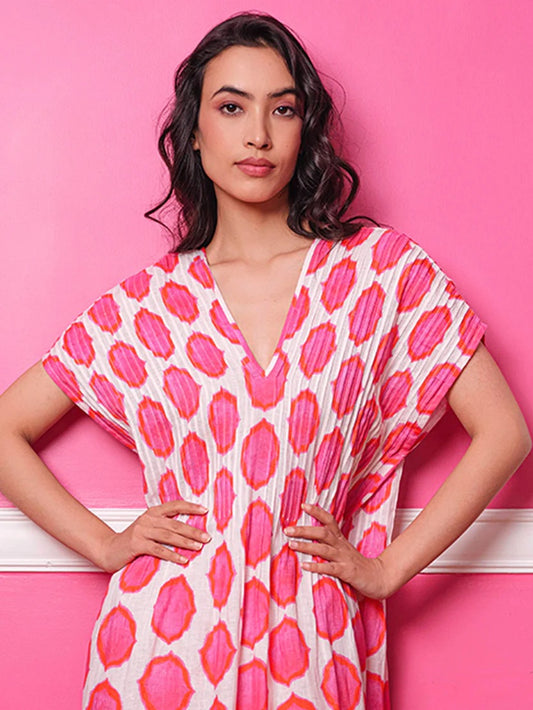 Sea Cale Maxikleid ikat Pink 3 von Nimo with Love, Bio-Baumwolle mit plissiertem Oberteil, V-Ausschnitt