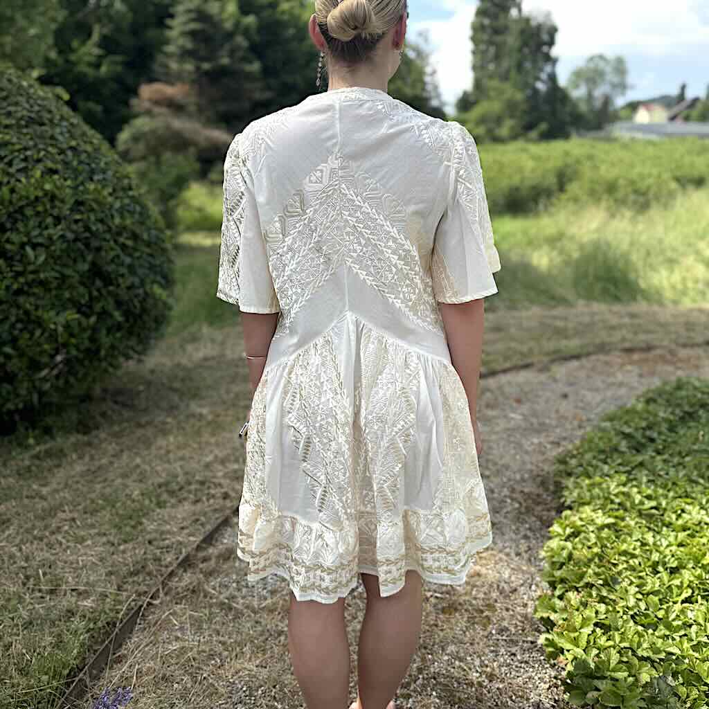 Triangle Kleid kurz 3 - Kori: Baumwolle, kurze Ärmel, Stickereien