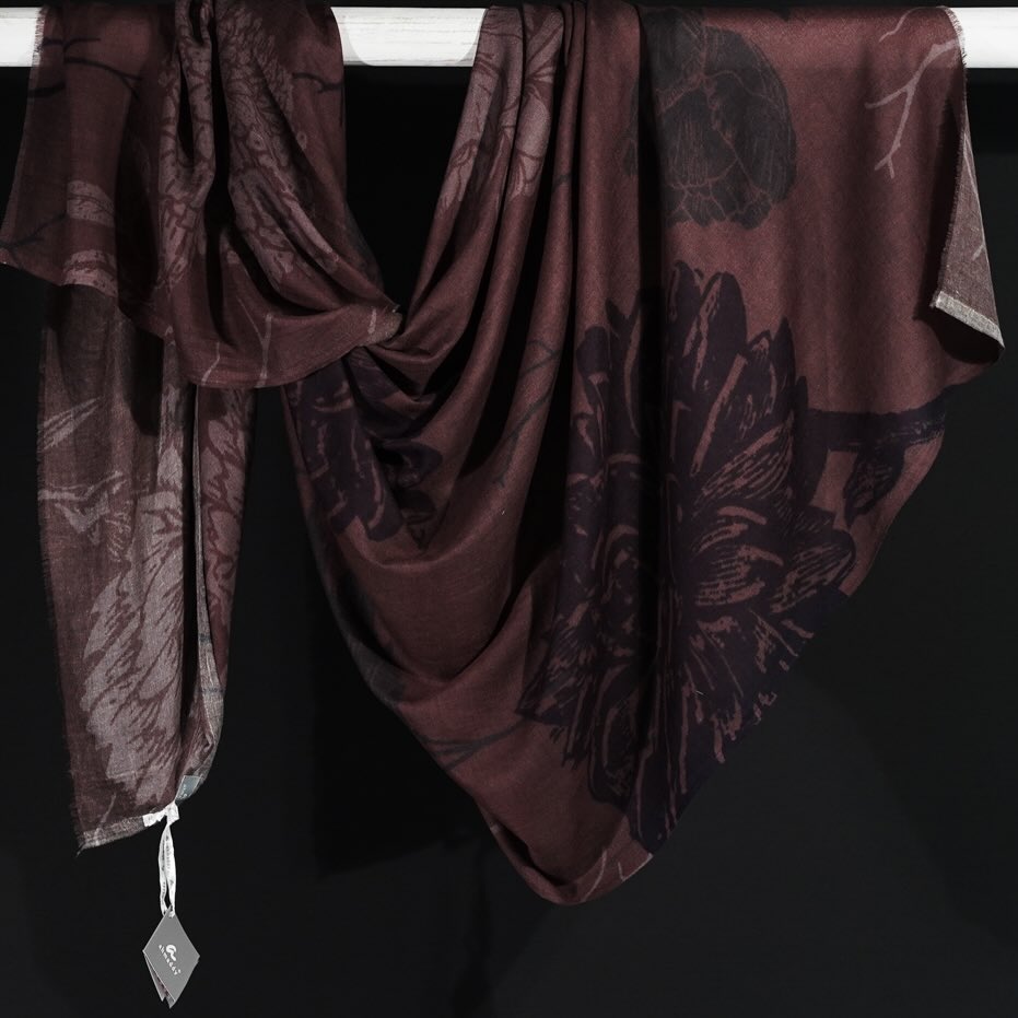 Ahmaddy Seiden Wollschal Bigflower braun rosa schwarz Detail 2