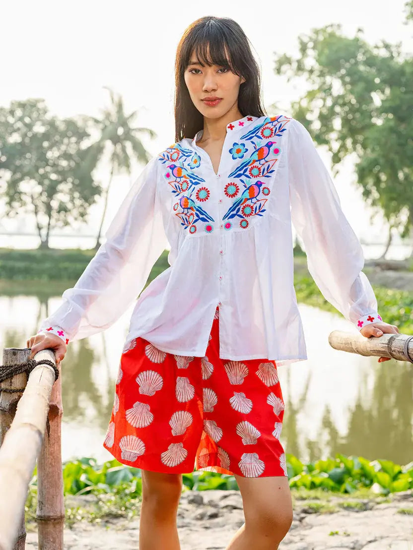 Catnep Bluse weiß mit bunter Vogel Stickerei – Sommerlook, Nimo with Love