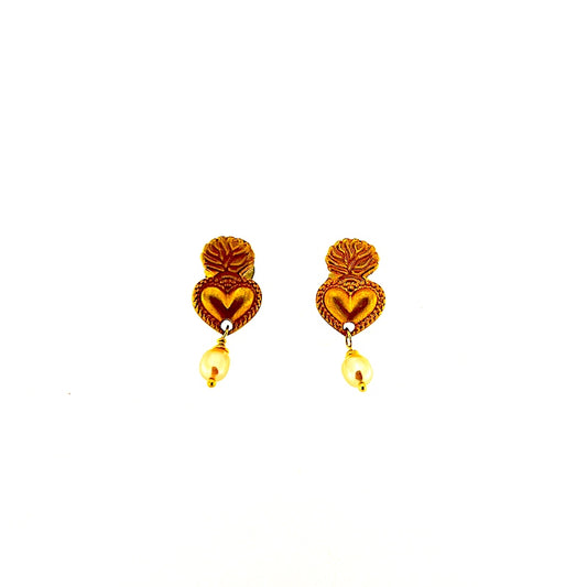 Feuerherz 2 - Vergoldete Ohrringe: Metallelement flammendes Herz, Süßwasserperle