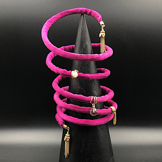 Pink Charmes2- Seidenarmband: Pink Seide, Silberquasten vergoldet, Anhänger, Unikat Mojo Uniques