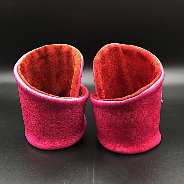 Pink StrassB - Stulpen, Pinkes Leder, rotes Velour, Strassknöpfe