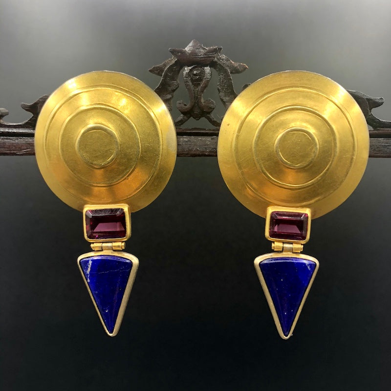 Goldohrringe The Cymbals 18ct Gold, Turmalin, Lapis. Goldschmiedearbeit